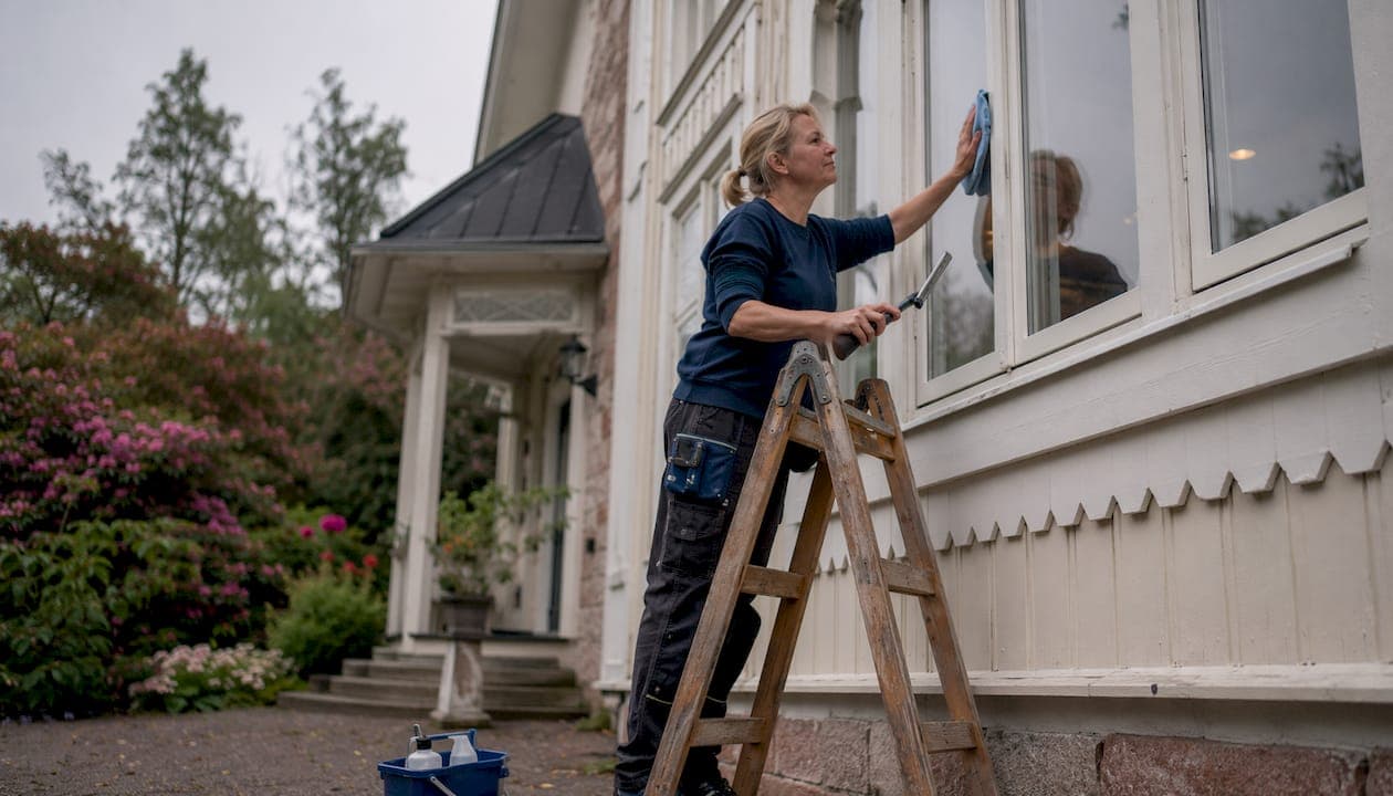 Boka fönsterputs för villa i Varberg enkelt